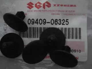 suzuki patent bolha műanyag fekete...