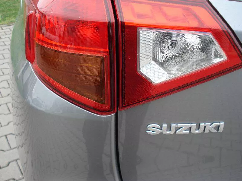 Suzuki lámpa csomagtérajtóra bal ...